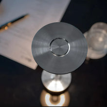 गैलरी व्यूवर में इमेज लोड करें, मेटैलिक कॉर्डलेस टेबल लैंप - मंदनीय और रिचार्जेबल वाटरप्रूफ डेस्क लाइट